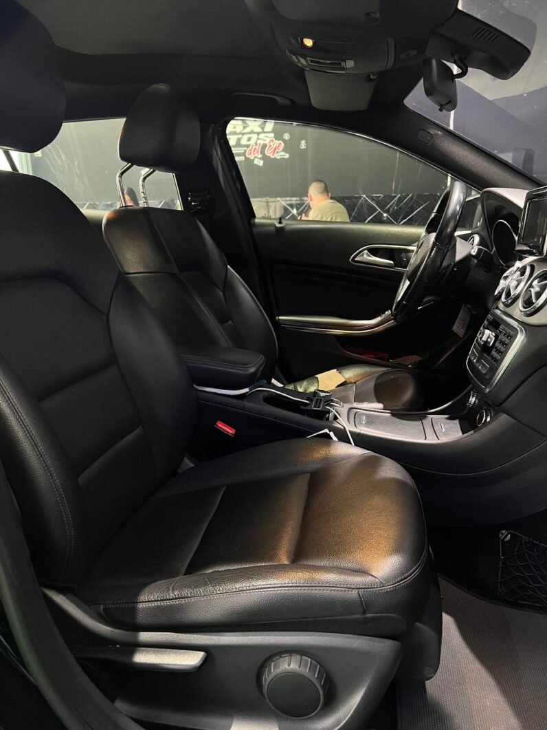 
								MERCEDES-BENZ GLA 200 1.6 T AT 4X2 full									