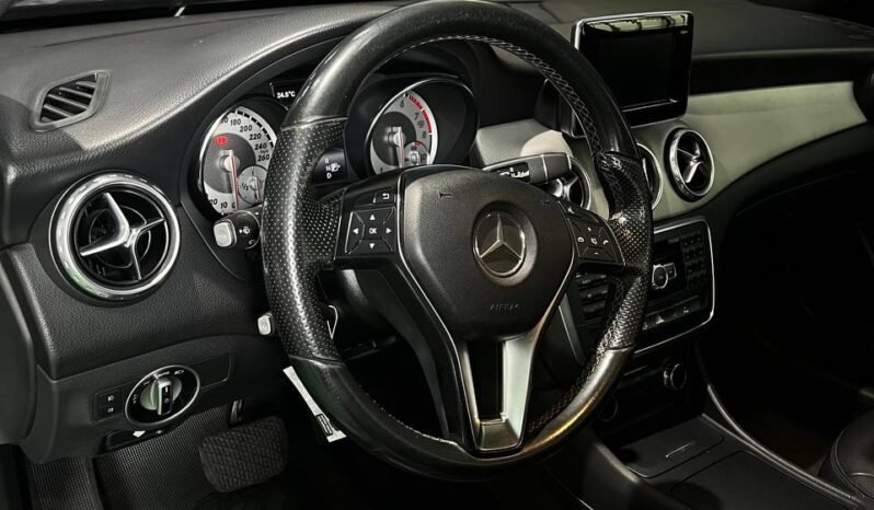 
								MERCEDES-BENZ GLA 200 1.6 T AT 4X2 full									