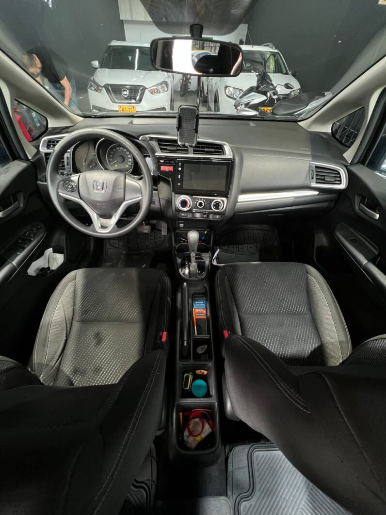 
								HONDA WR-V LX AT 1.5 full									