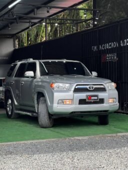 
										TOYOTA 4 RUNNER LIMITED 4*4 GASOLINA 4.0L AT full									