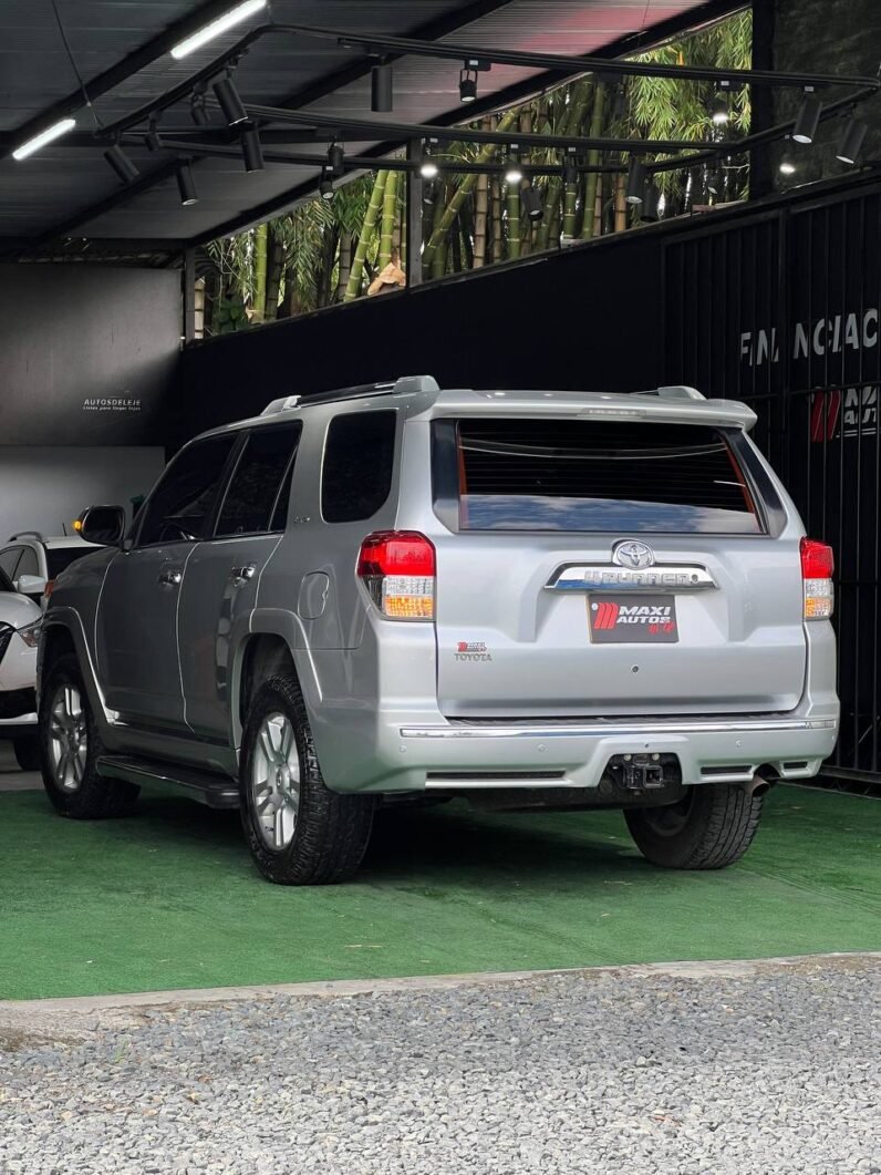 
								TOYOTA 4 RUNNER LIMITED 4*4 GASOLINA 4.0L AT full									
