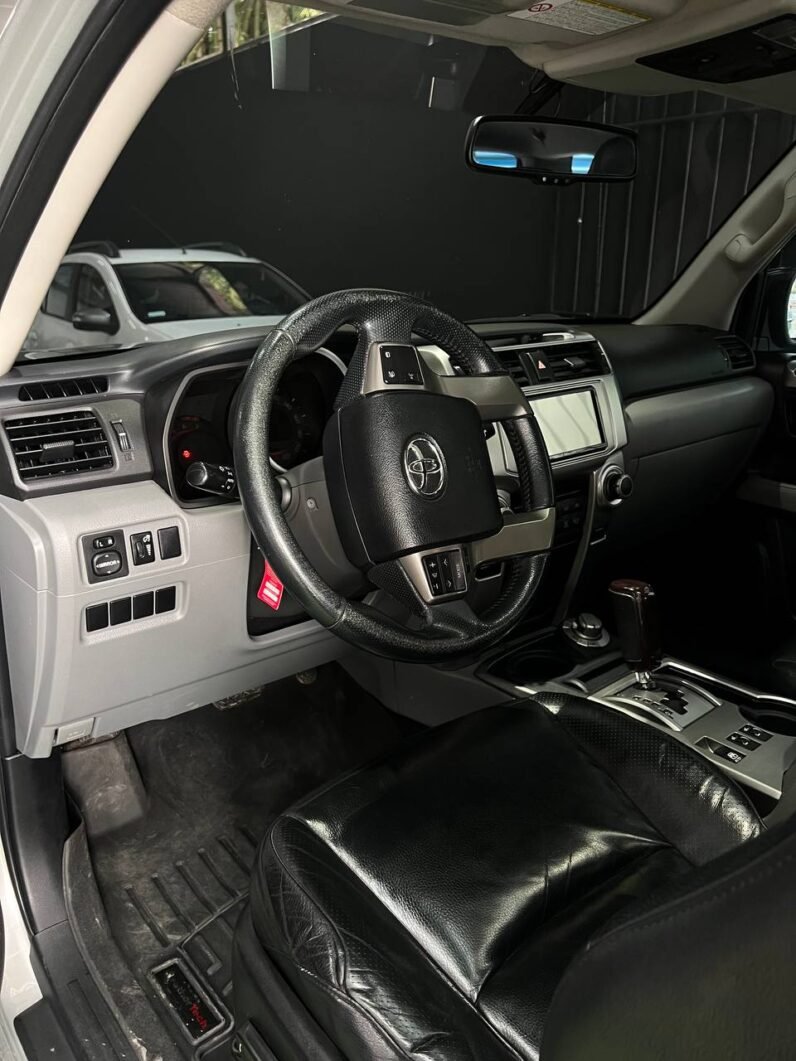 
								TOYOTA 4 RUNNER LIMITED 4*4 GASOLINA 4.0L AT full									
