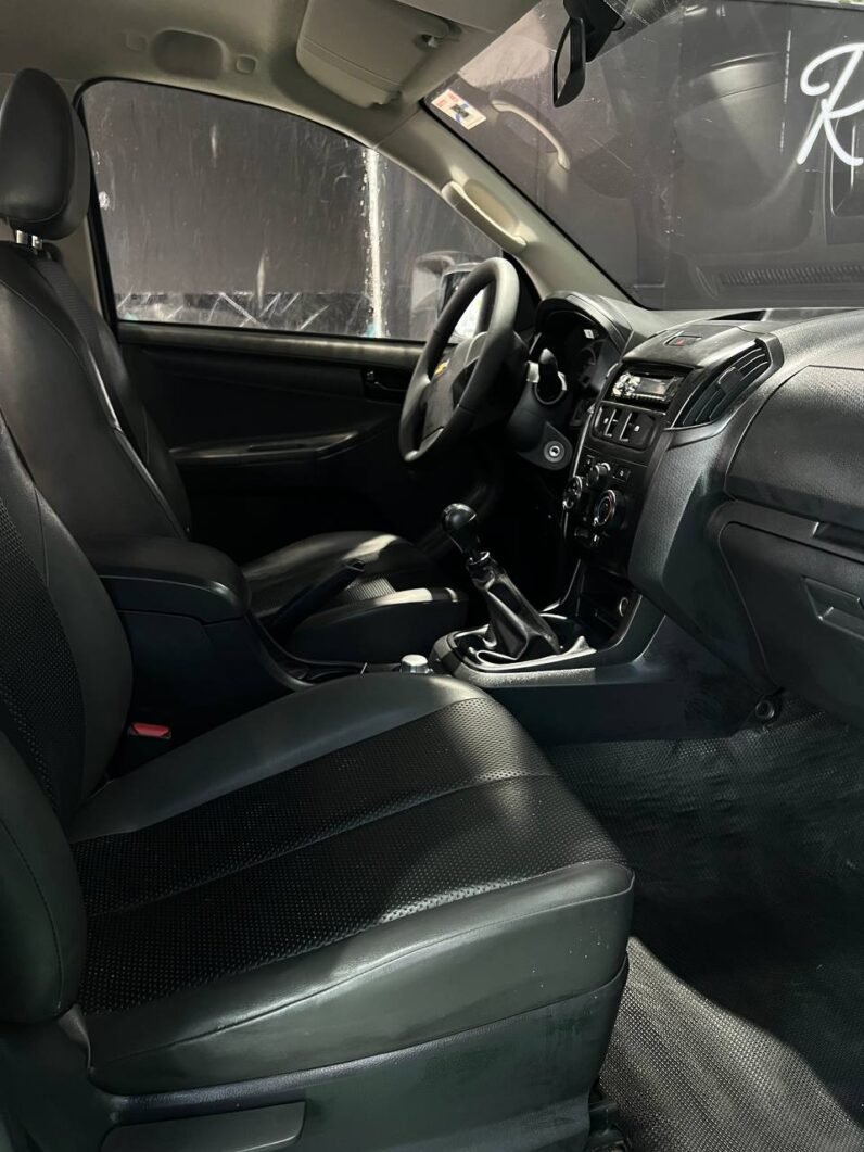 
								CHEVROLET D MAX 2.5, 4×4 MT DIESEL full									