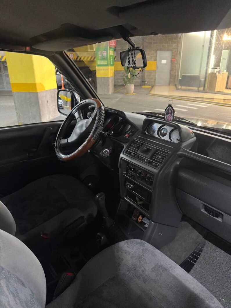 
								MITSUBISHI MONTERO V6 3.0L MT 4X4 full									