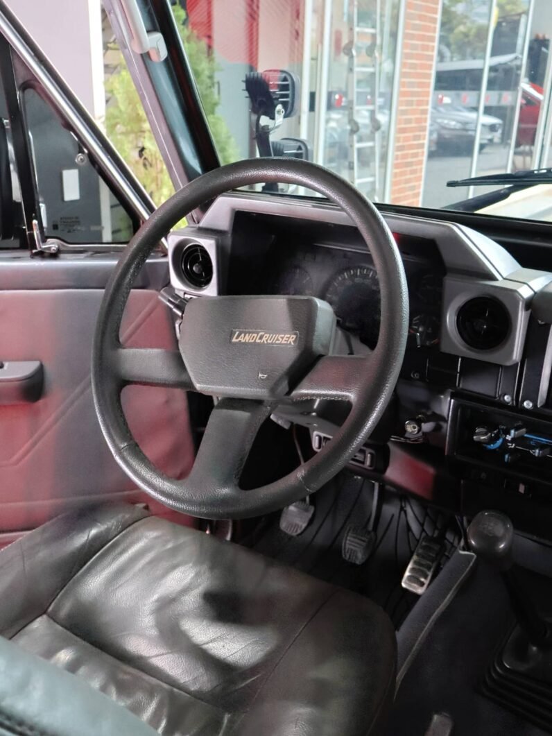 
								TOYOTA LAND CRUISER 4.5 full									