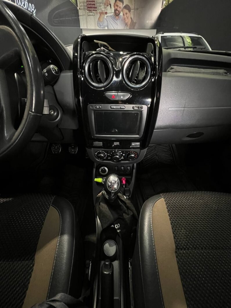 
								RENAULT DUSTER DYNAMIQUE 4X4 MT 2.0 full									