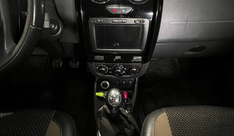 
								RENAULT DUSTER DYNAMIQUE 4X4 MT 2.0 full									
