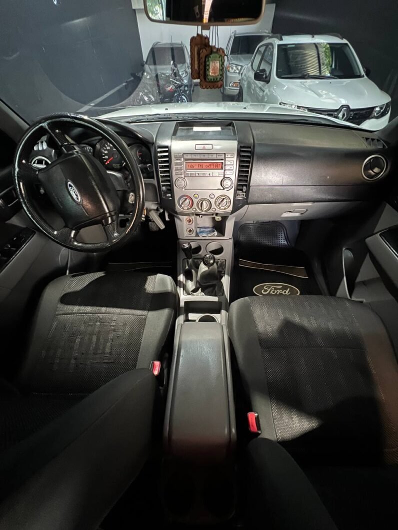 
								FORD RANGER XLT 2.6 GASOLINA MT 4X4 full									