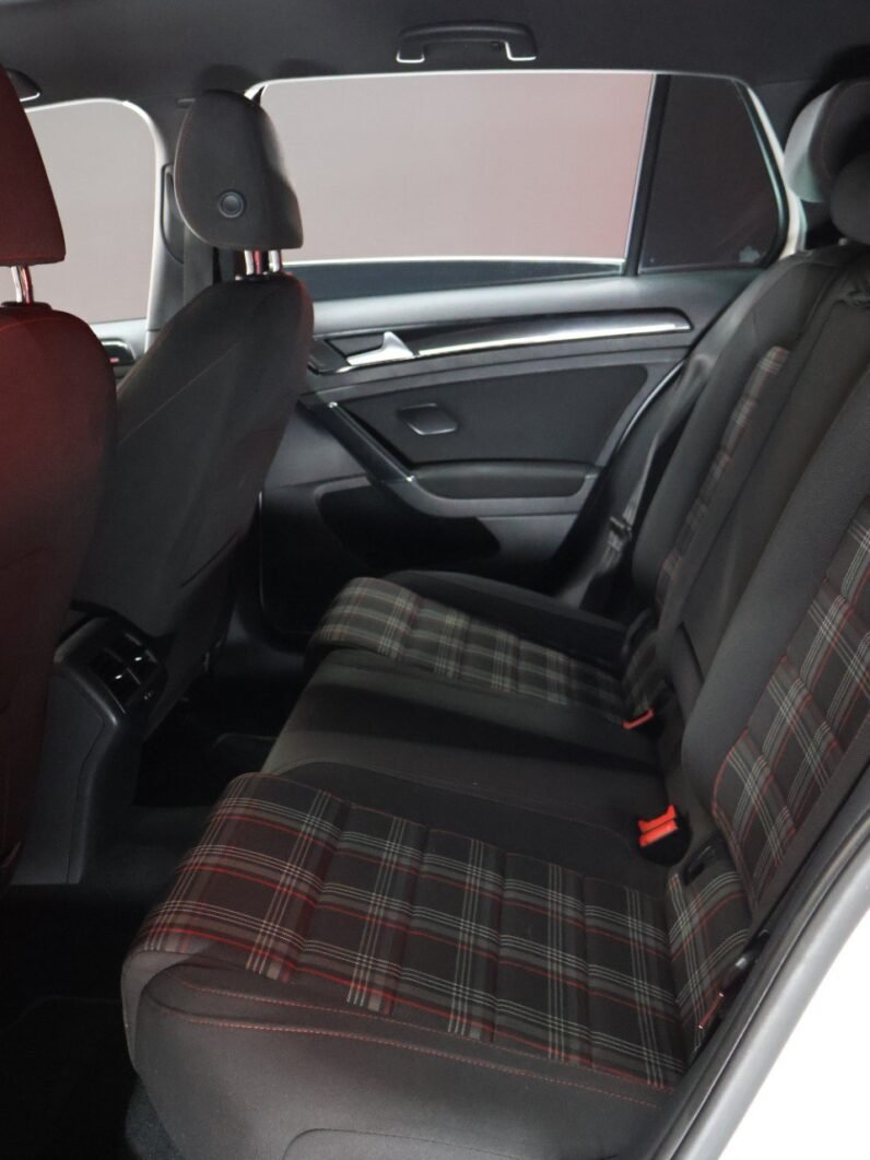 
								VOLKSWAGEN GOLF GTI DSG TP 2.0 T 5p full									