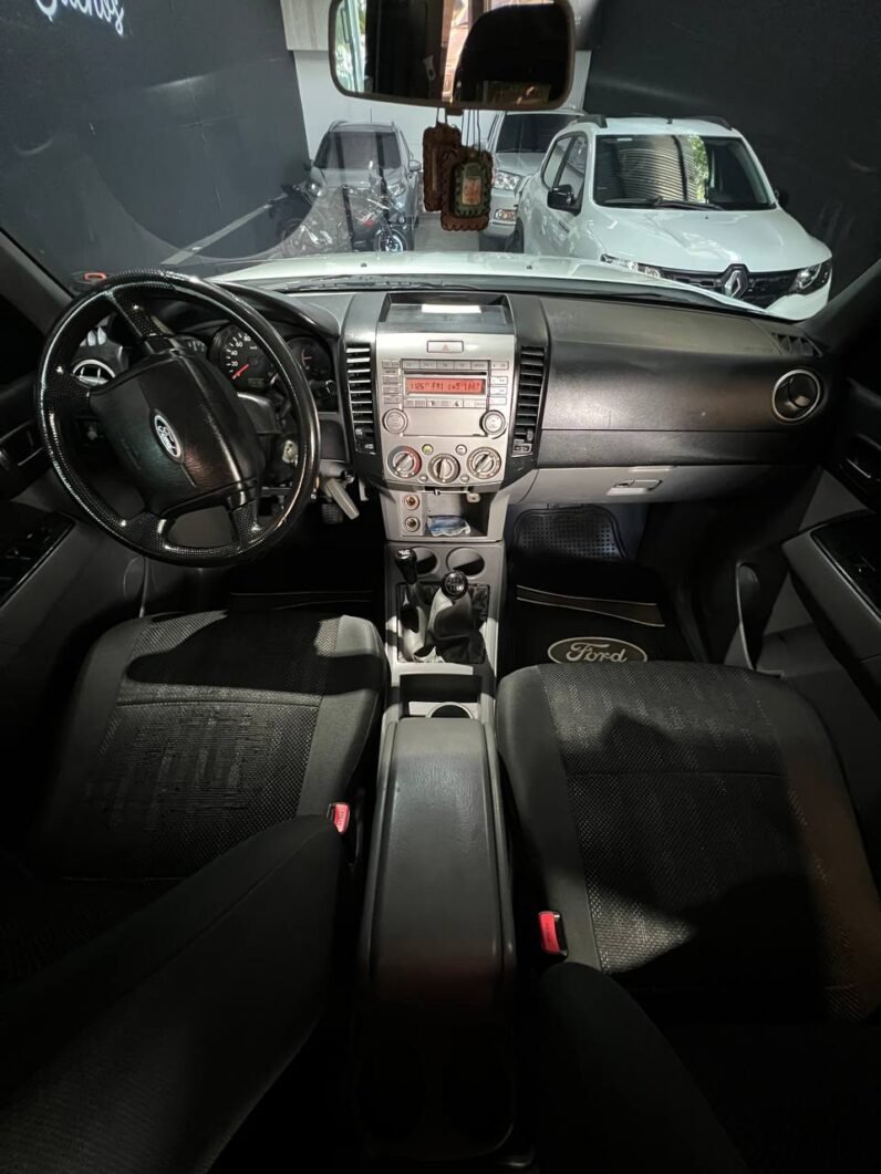 
								FORD RANGER XLT 2.6 GASOLINA MT 4X4 full									