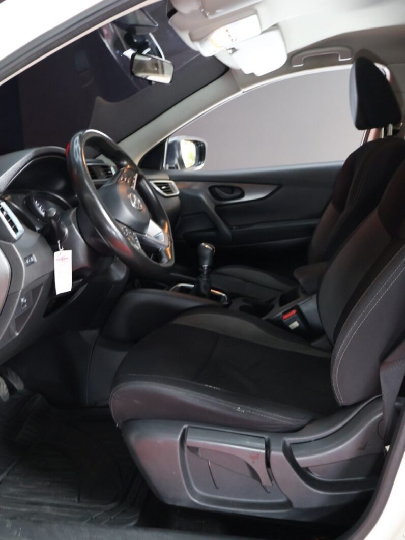 
								NISSAN QASHQAI SENSE MT 2.0 4X2 full									