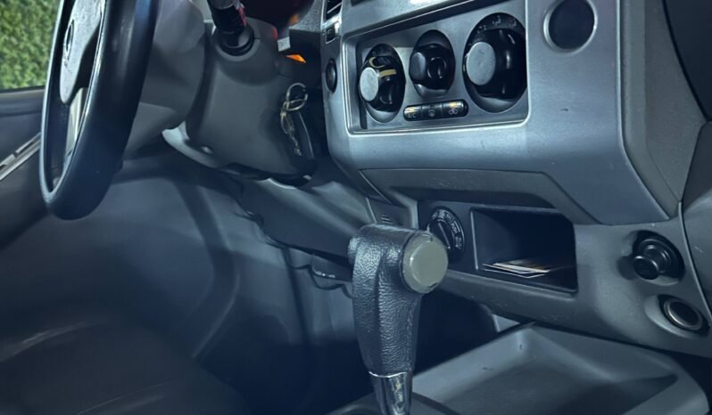 
								NISSAN NAVARA TURBO 4X4 2.5 AT full									