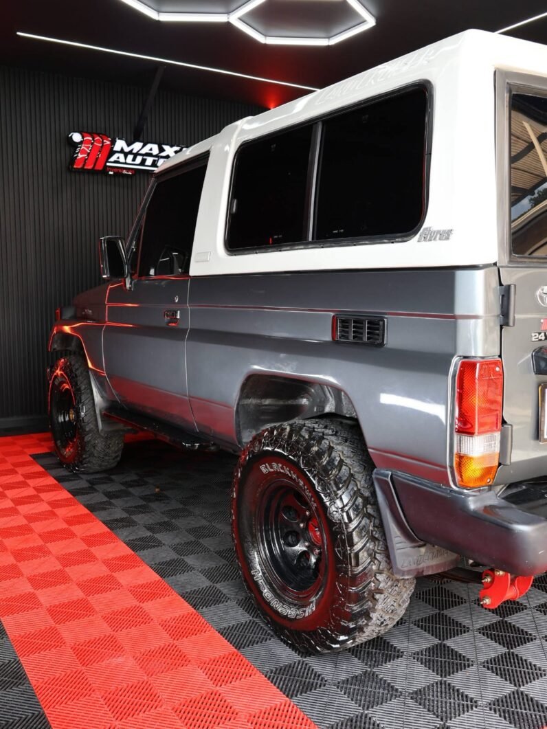 
								TOYOTA LAND CRUISER 4.5 full									