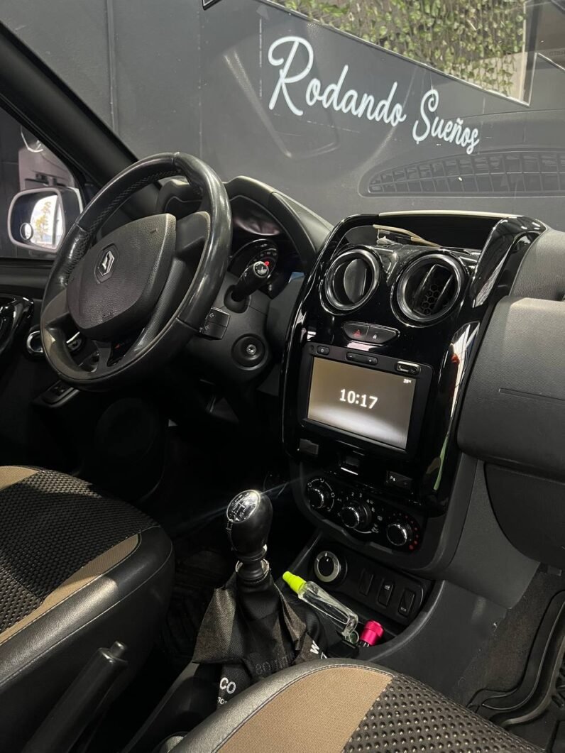 
								RENAULT DUSTER DYNAMIQUE 4X4 MT 2.0 full									