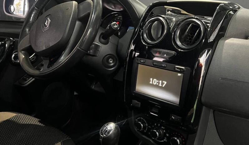 
								RENAULT DUSTER DYNAMIQUE 4X4 MT 2.0 full									