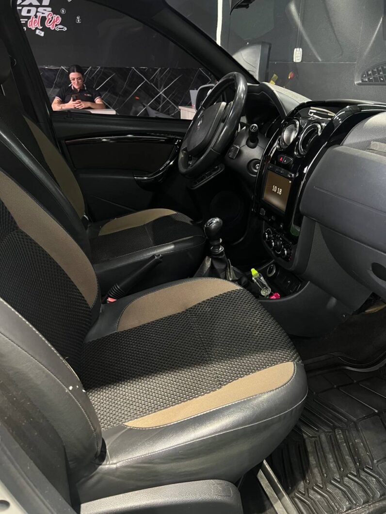 
								RENAULT DUSTER DYNAMIQUE 4X4 MT 2.0 full									