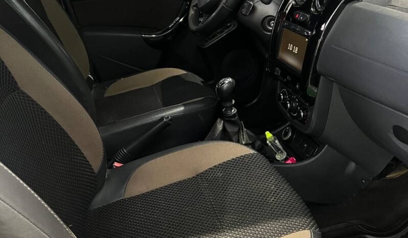 
								RENAULT DUSTER DYNAMIQUE 4X4 MT 2.0 full									