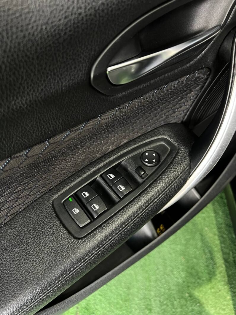 
								BMW 118 I 1.6 AT full									