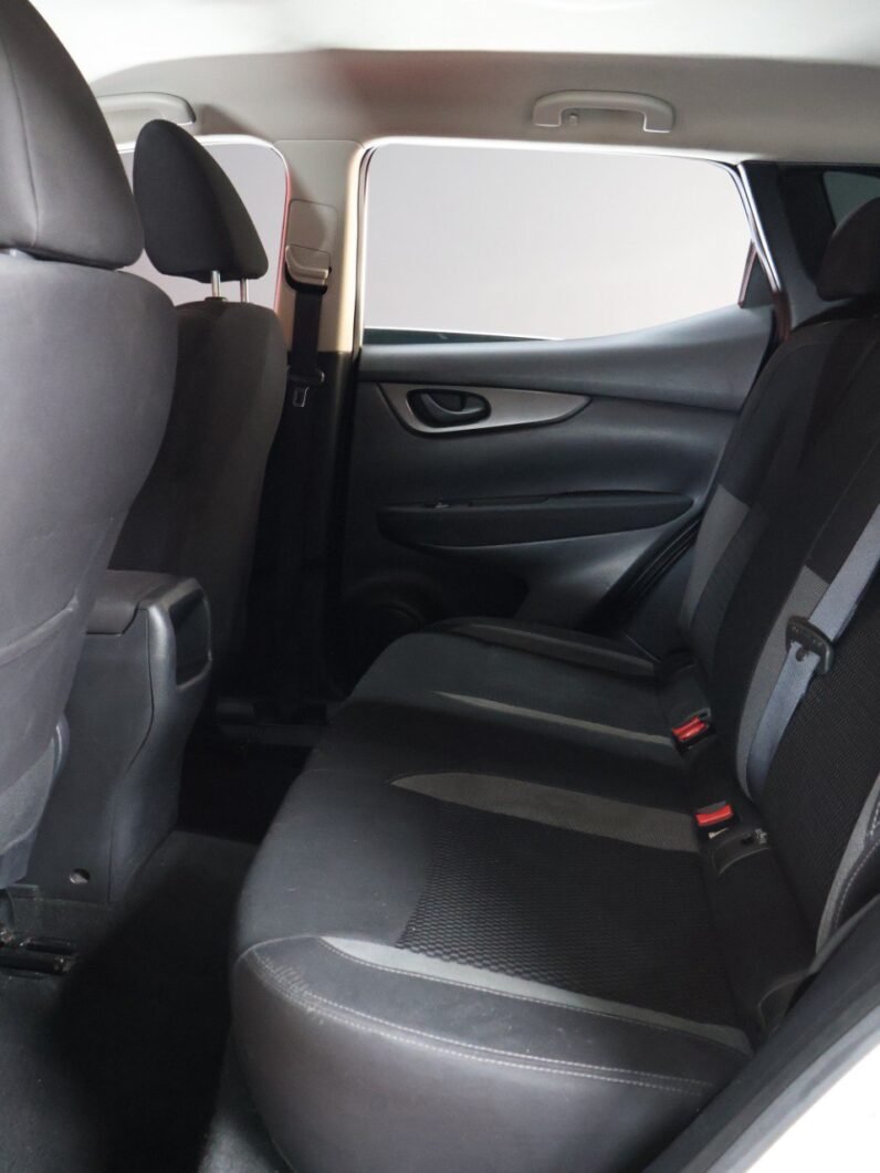 
								NISSAN QASHQAI SENSE MT 2.0 4X2 full									