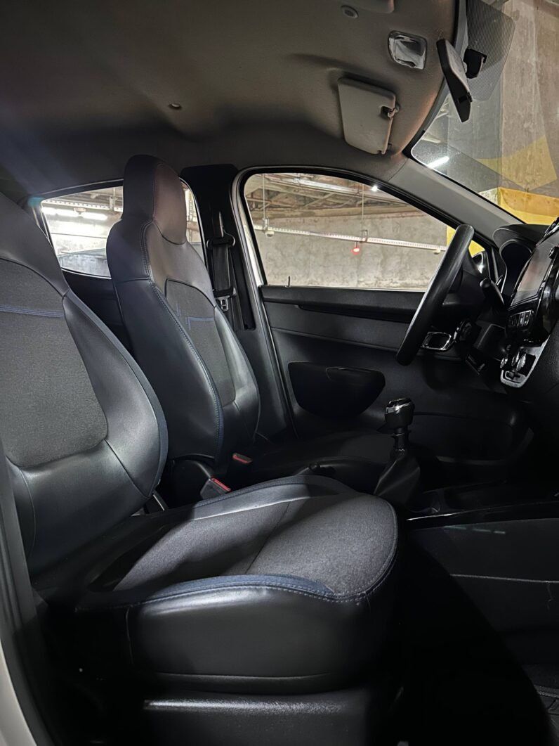 
								RENAULT KWID INTENS full									