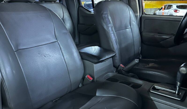 
								NISSAN NAVARA TURBO 4X4 2.5 AT full									