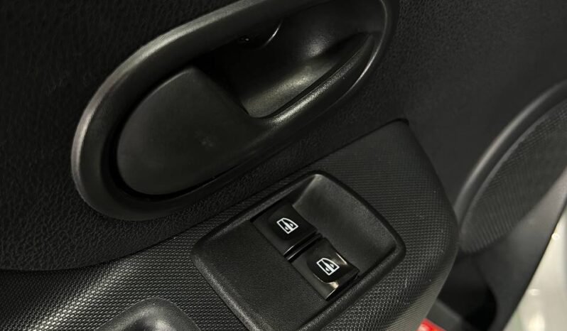 
								RENAULT SANDERO LIFE MT 1.6 HB full									