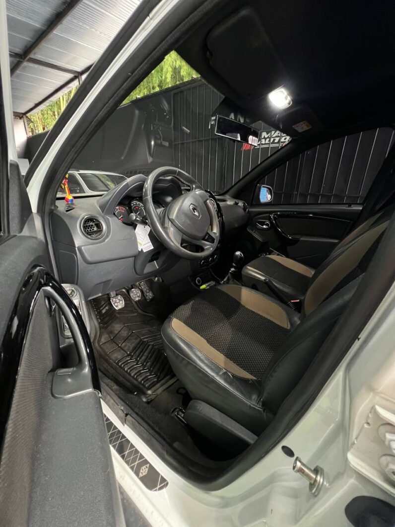 
								RENAULT DUSTER DYNAMIQUE 4X4 MT 2.0 full									
