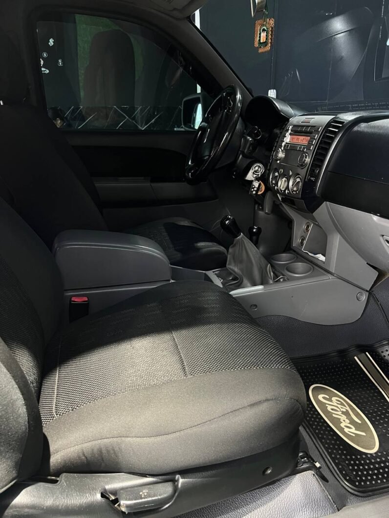 
								FORD RANGER XLT 2.6 GASOLINA MT 4X4 full									
