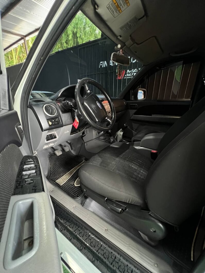 
								FORD RANGER XLT 2.6 GASOLINA MT 4X4 full									