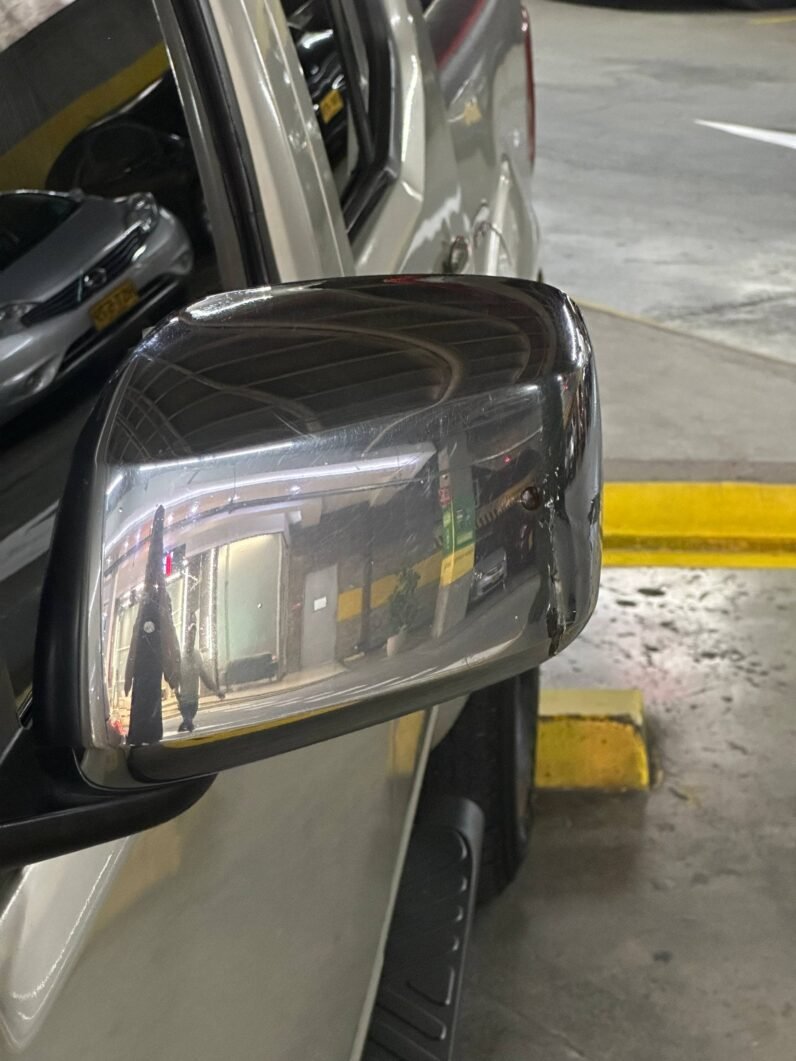 
								NISSAN NAVARA TURBO 4X4 2.5 AT full									