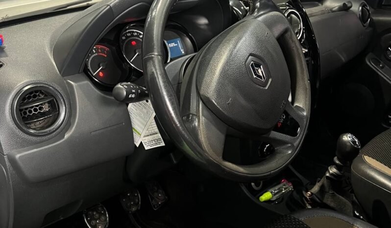 
								RENAULT DUSTER DYNAMIQUE 4X4 MT 2.0 full									