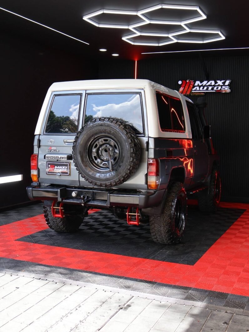 
								TOYOTA LAND CRUISER 4.5 full									