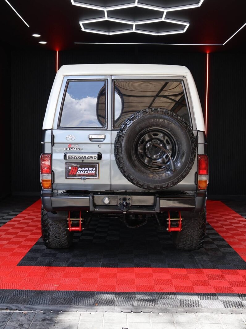 
								TOYOTA LAND CRUISER 4.5 full									