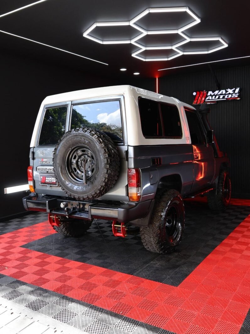 
								TOYOTA LAND CRUISER 4.5 full									