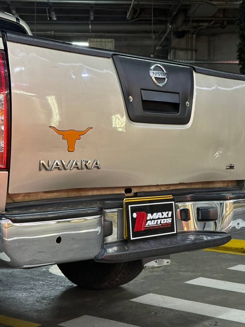 
								NISSAN NAVARA TURBO 4X4 2.5 AT full									