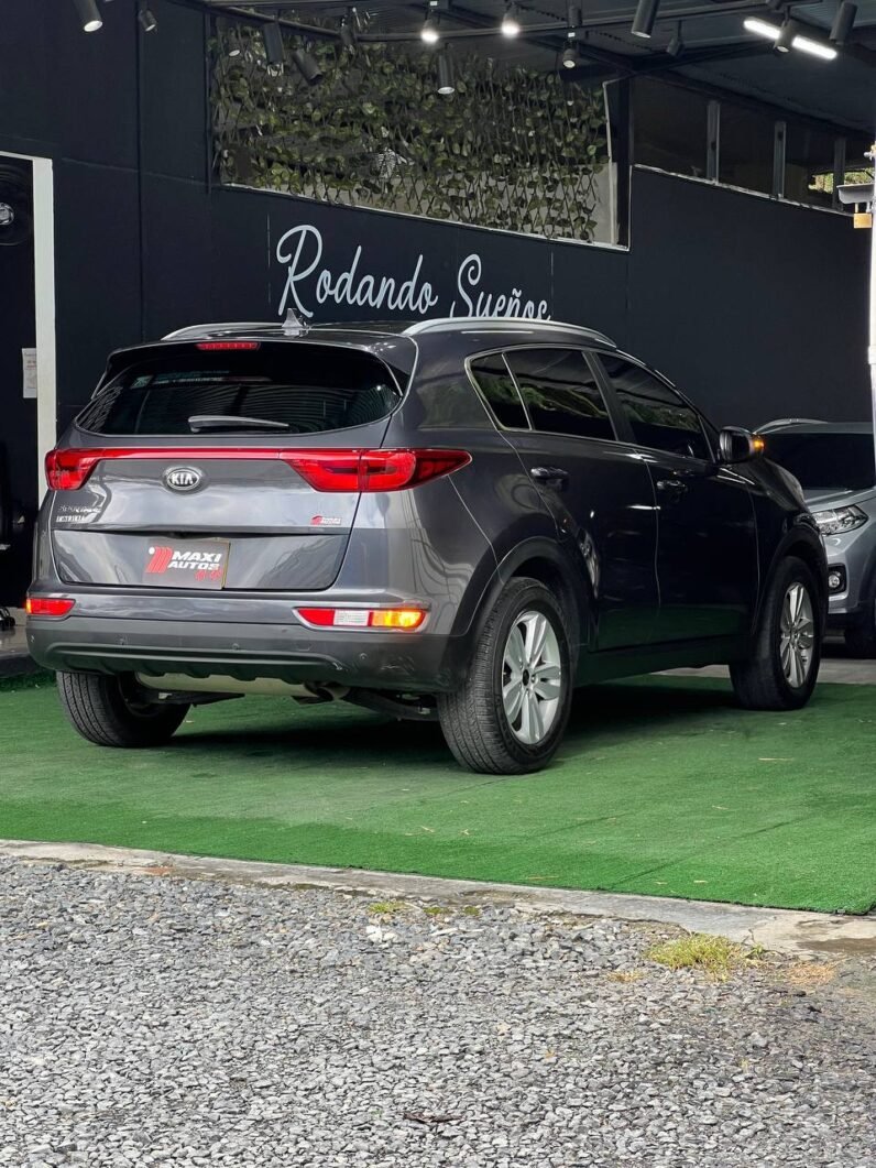 
								KIA SPORTAGE DESIRE 2.0 AT 4X2 full									