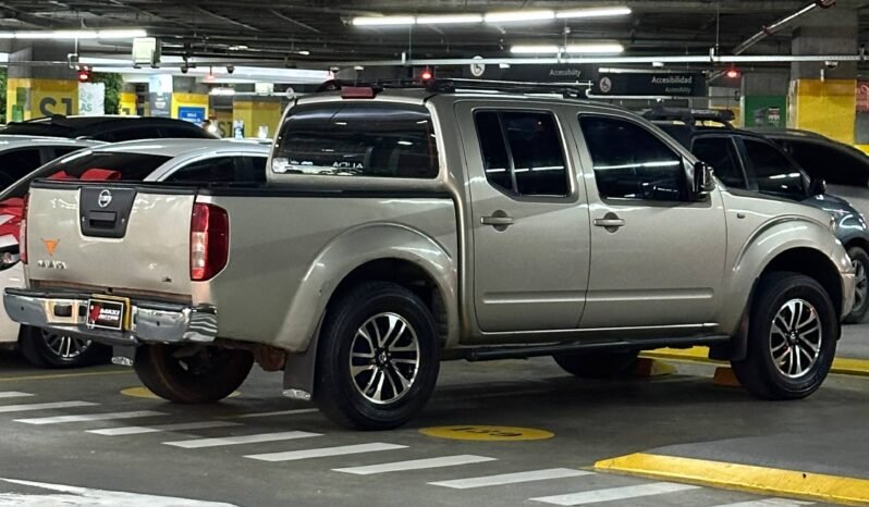 
								NISSAN NAVARA TURBO 4X4 2.5 AT full									
