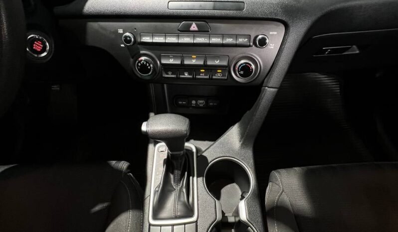 
								KIA SPORTAGE DESIRE 2.0 AT 4X2 full									