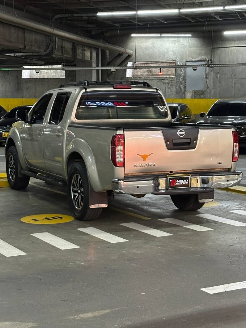 
								NISSAN NAVARA TURBO 4X4 2.5 AT full									