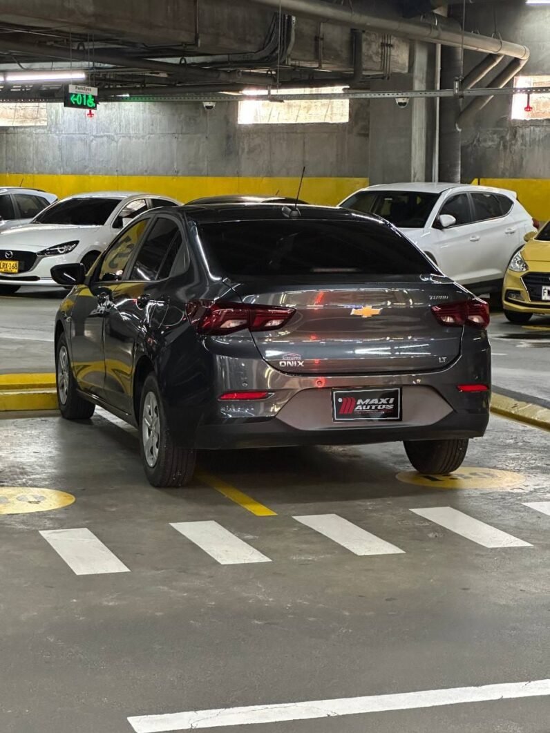 
								CHEVROLET ONIX LT TURBO MT 1.0 SEDAN full									