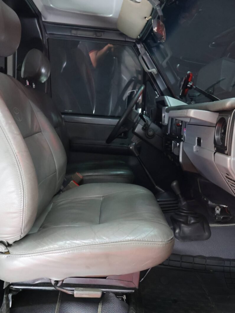 
								TOYOTA LAND CRUISER 4.5 full									