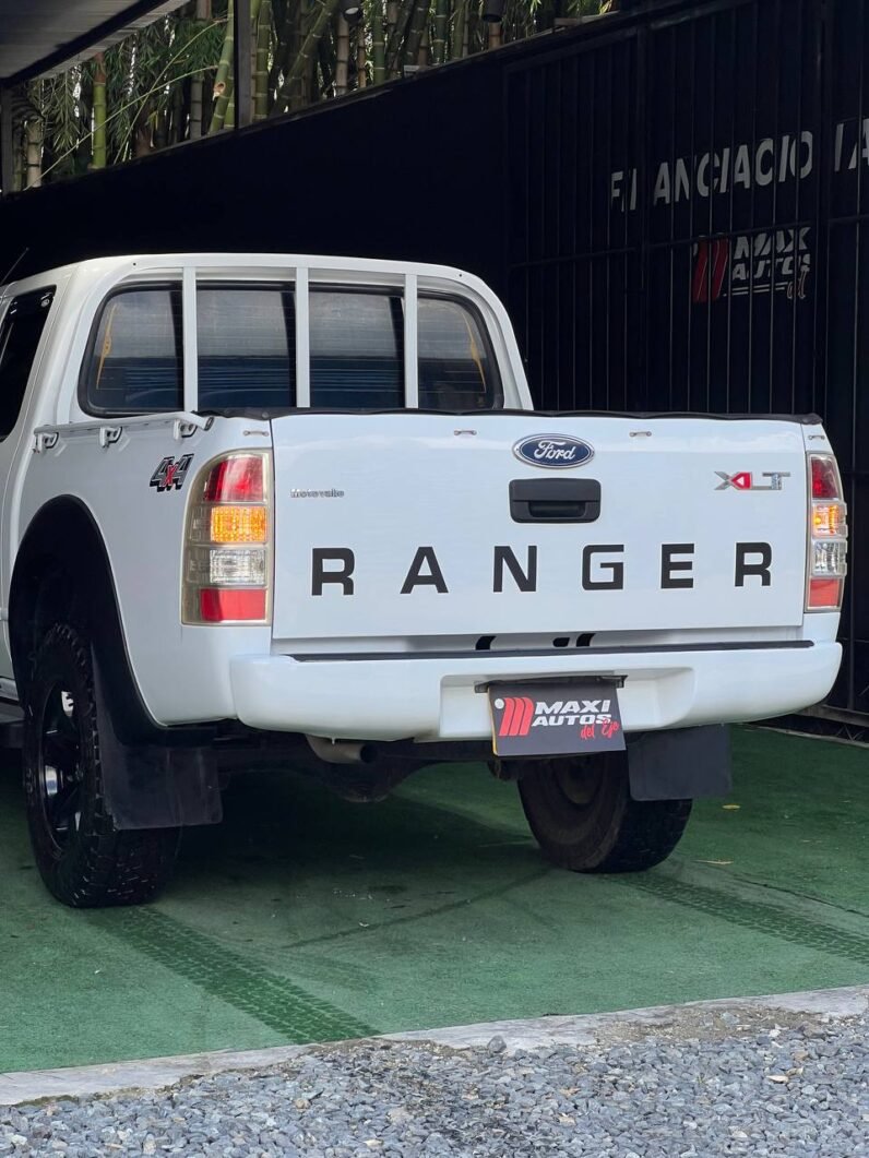 
								FORD RANGER XLT 2.6 GASOLINA MT 4X4 full									