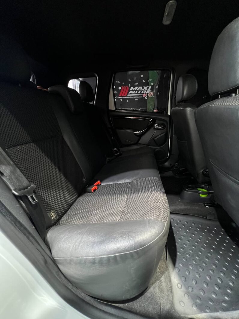 
								RENAULT DUSTER DYNAMIQUE 4X4 MT 2.0 full									