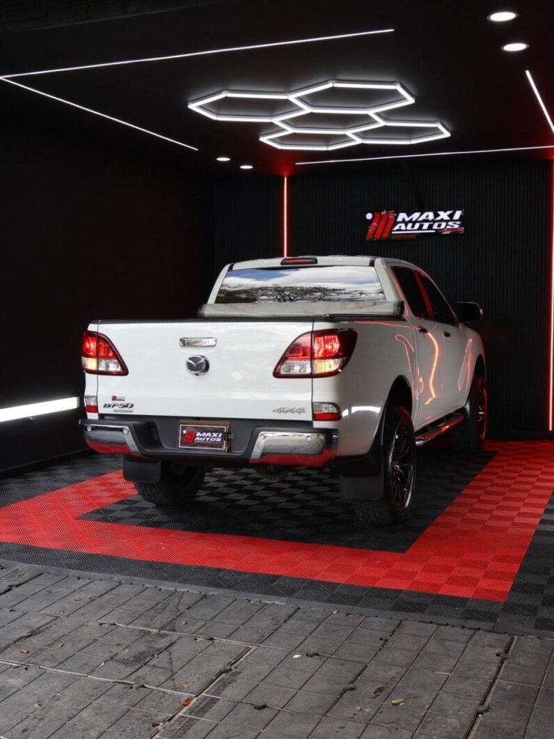 
								MAZDA BT50 PROFESSIONAL 3.2 DSL  AT 4X4 full									