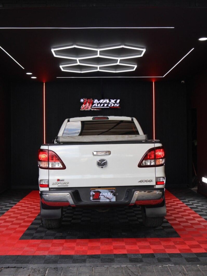 
								MAZDA BT50 PROFESSIONAL 3.2 DSL  AT 4X4 full									
