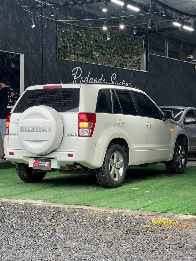 
								SUZUKI GRAND VITARA AT 2.4 4X4 full									