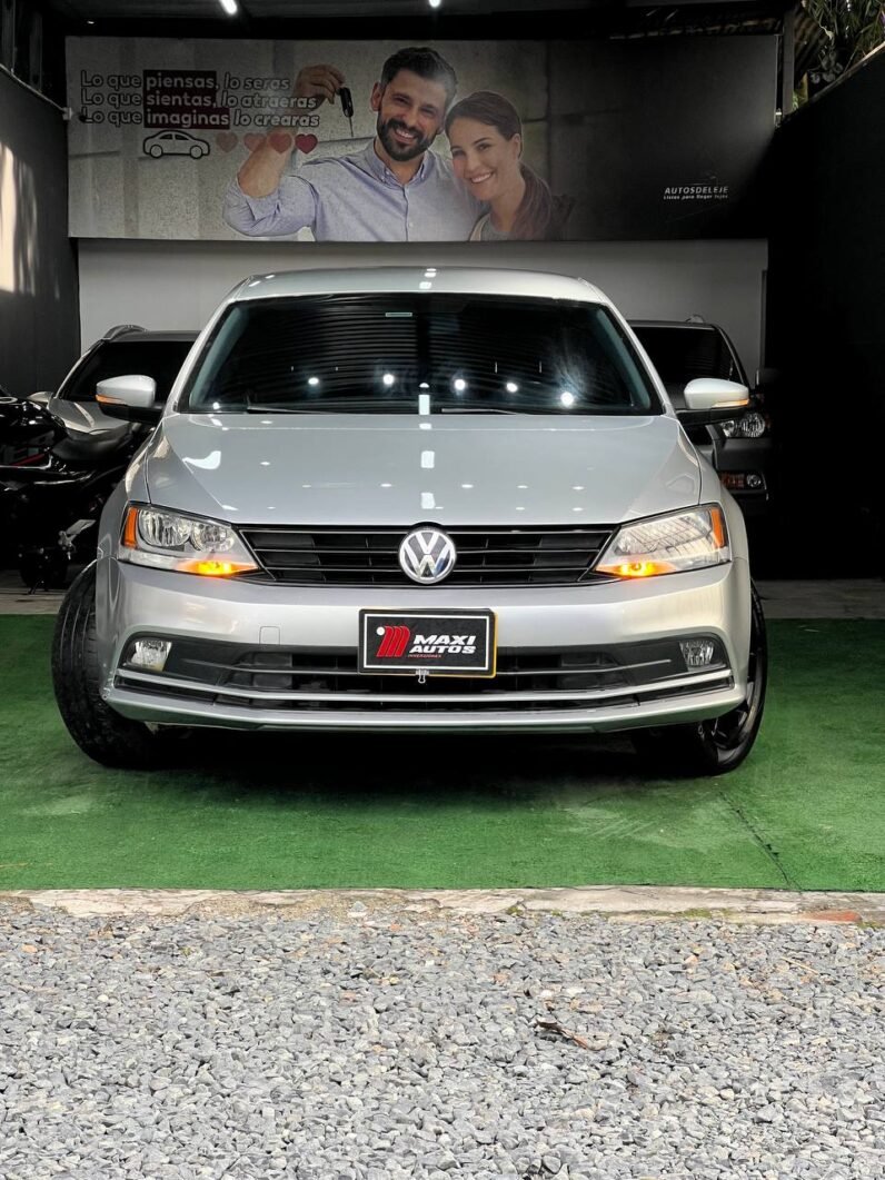 
								VOLKSWAGEN NEW JETTA COMFORTLINE 2.5 AUT full									