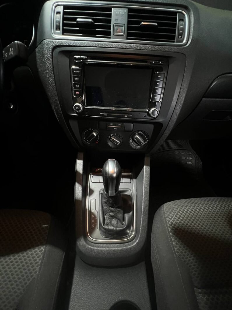 
								VOLKSWAGEN NEW JETTA COMFORTLINE 2.5 AUT full									