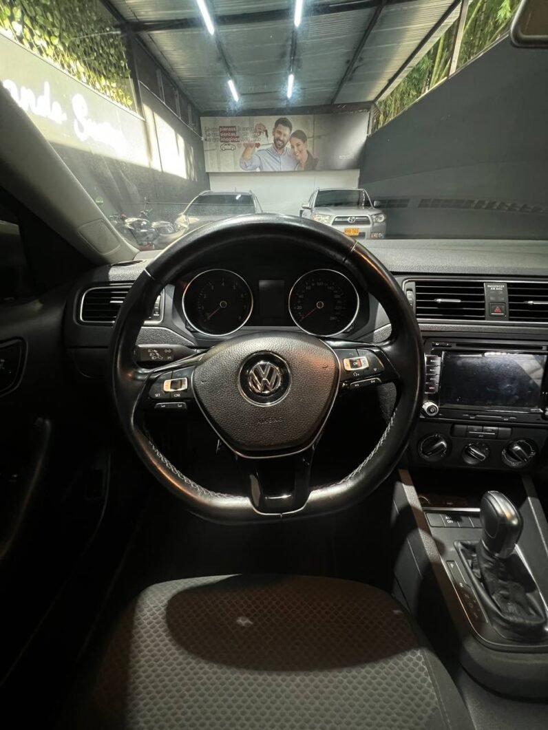 
								VOLKSWAGEN NEW JETTA COMFORTLINE 2.5 AUT full									