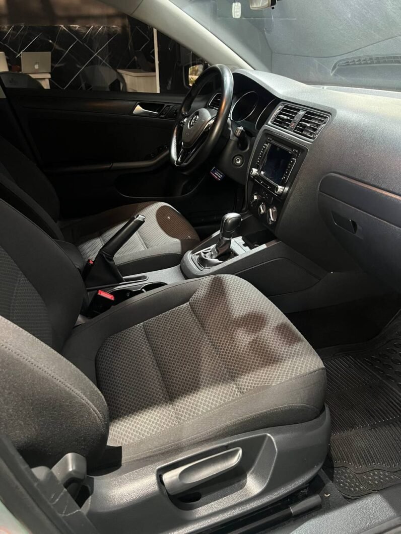 
								VOLKSWAGEN NEW JETTA COMFORTLINE 2.5 AUT full									